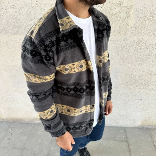 Erkek Desenli Polar Gömlek – Etnik Şerit Desen Yakalı, Uzun Kollu, Düğmeli, Oversize Rahat Kalıp - Füme