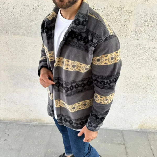 Erkek Desenli Polar Gömlek – Etnik Şerit Desen Yakalı, Uzun Kollu, Düğmeli, Oversize Rahat Kalıp - Füme