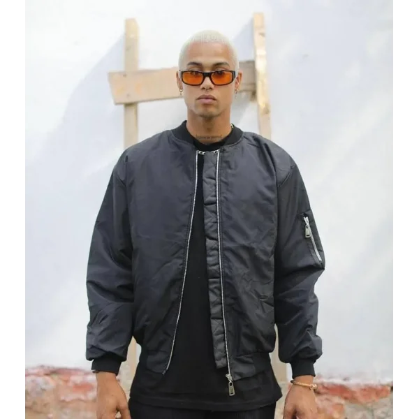 Unisex Siyah Bomber Mont – Su İtici Kumaş, Kapitone Astarlı, Fermuarlı ve Günlük Kullanıma Uygun Ceket- Siyah