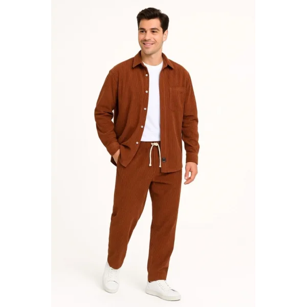 Erkek Kadife Oversize Takım – Gömlek Ve Pantolon İkili Set Füme Corduroy Şıklığı, Rahat Ve Zarif Duruş Yumuşak Dokulu Kadife Kumaş, Düğmeli Gömlek Üst Ve Lastikli Pantolon Alt Parça Ile Gün Boyu Konfor- Kiremit