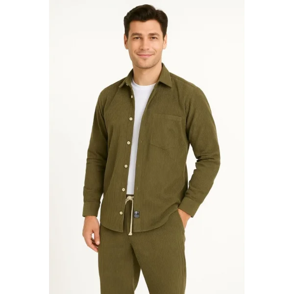 Erkek Kadife Oversize Takım – Gömlek Ve Pantolon İkili Set Füme Corduroy Şıklığı, Rahat Ve Zarif Duruş Yumuşak Dokulu Kadife Kumaş, Düğmeli Gömlek Üst Ve Lastikli Pantolon Alt Parça Ile Gün Boyu Konfor- Haki