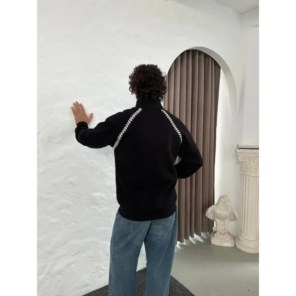 Erkek Oversize Dik Yaka Fermuarlı Sweatshirt - Zincir Nakışli Kanguru Cepli - Siyah