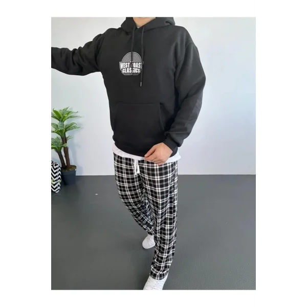 Erkek Oversize Üç İplik Kapüşonlu Sweatshirt – Siyah Sırt ve Ön Baskılı, Kanguru Cepli, Rahat Kalıp, İçi Pamuklu ModeL-Siyah