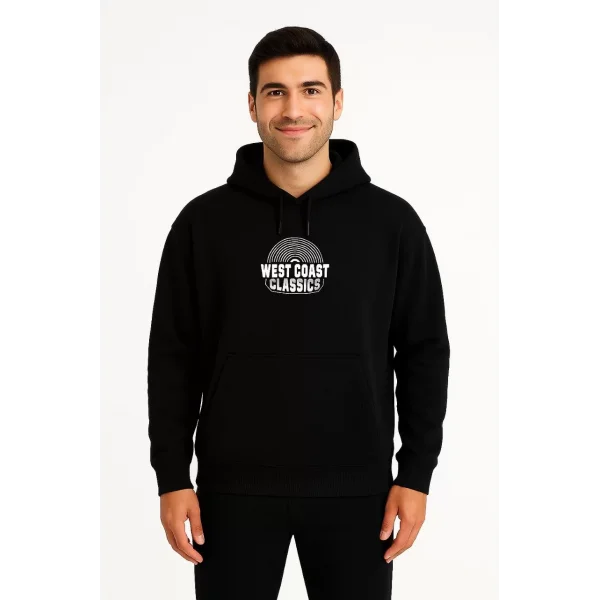 Erkek Kapşonlu Sweatshirt – Oversize Üç İplik Şardonlu Hoodie, “West Coast Classics” Ön & Arka Baskılı, Kanguru Cepli Kışlık Günlük Stil - Siyah