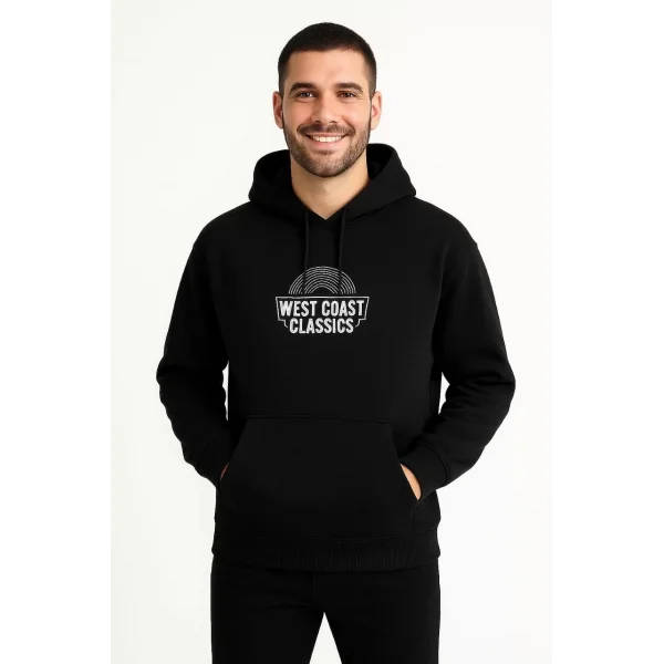 Erkek Kapşonlu Sweatshirt – Oversize Üç İplik Şardonlu Hoodie, “West Coast Classics” Ön & Arka Baskılı, Kanguru Cepli Kışlık Günlük Stil - Siyah