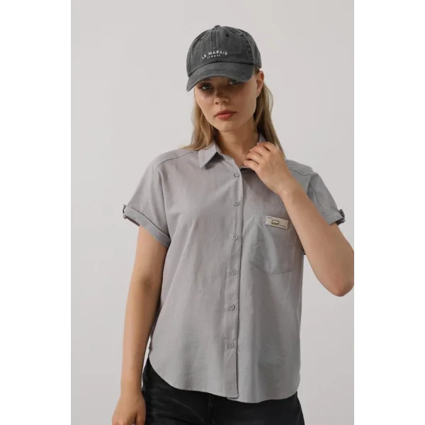 Etiket Detaylı Yarım Kol Gömlek - Gri