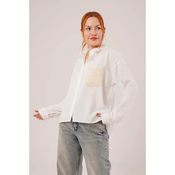 Etnik Cep Detaylı Beyaz Gömlek