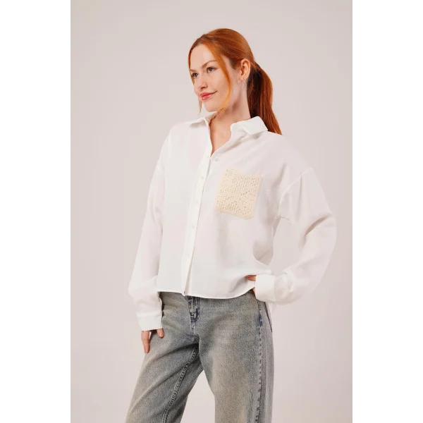 Etnik Cep Detaylı Beyaz Gömlek