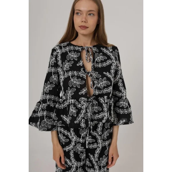 Fiyonk Bağlamalı Brode Bluz - Siyah