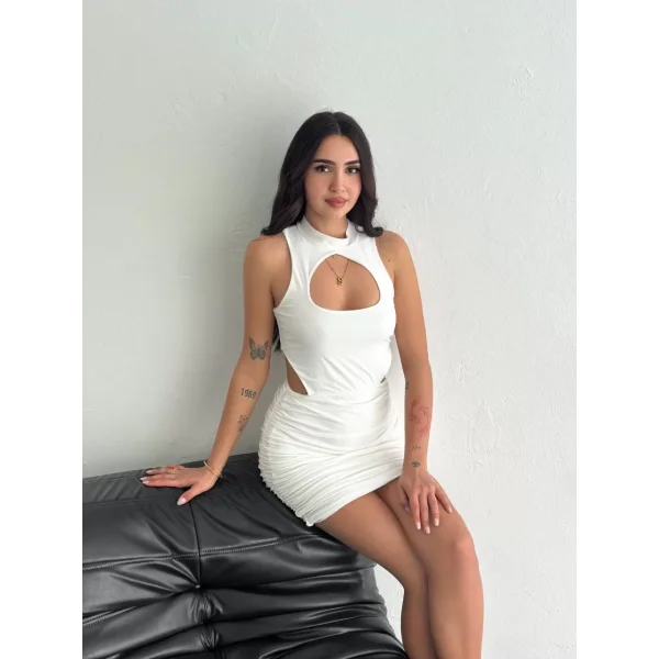 Göğüs ve Yanlar dekolteli Kolsuz Boy Elbise - Beyaz