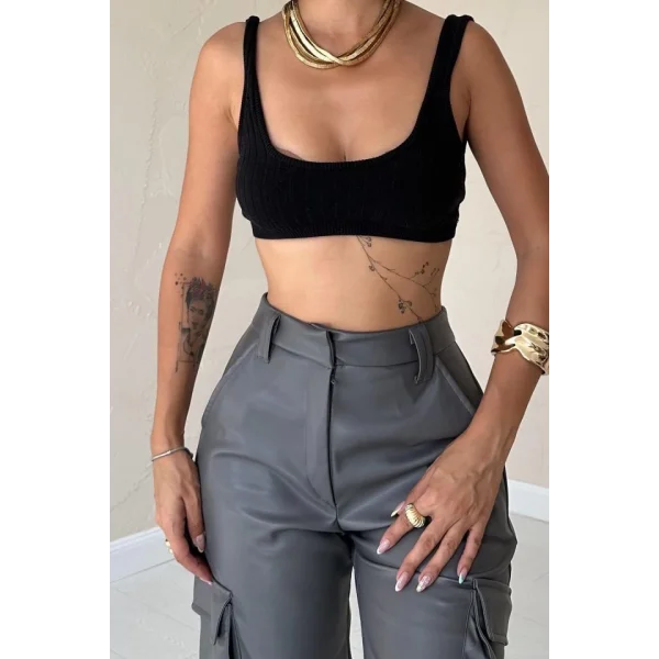 Gri Yanlardan Cepli Deri Pantolon