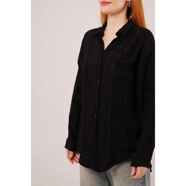 Hakim Yaka Çizgili Cep Detaylı iyah Gömlek