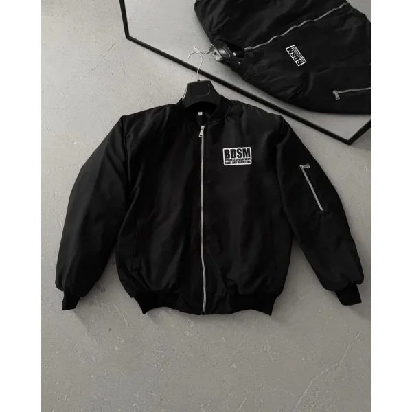 Erkek Siyah Bomber Mont – Fermuarlı, Cepli, Kapitone Astarlı, Göğüs Baskılı Tasarım Günlük Rahat Ceket - Siyah