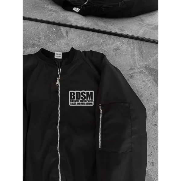 Erkek Siyah Bomber Mont – Fermuarlı, Cepli, Kapitone Astarlı, Göğüs Baskılı Tasarım Günlük Rahat Ceket - Siyah