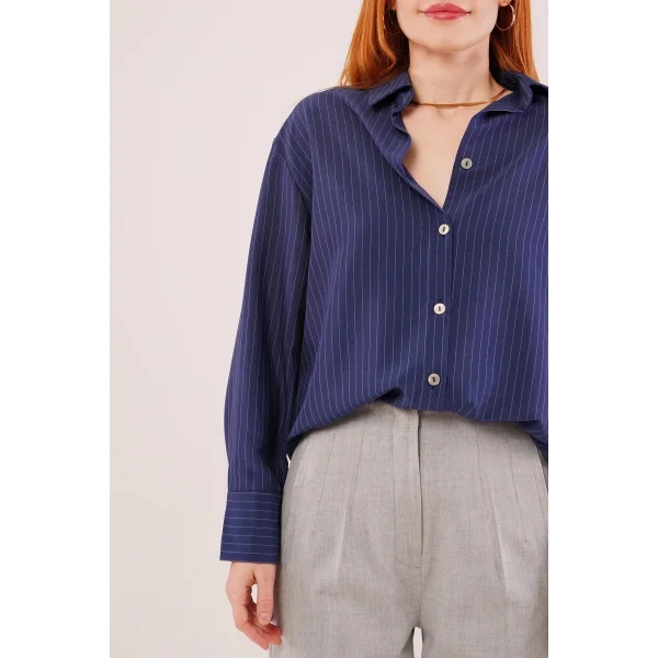İnce Çizgi Detaylı acivert Gömlek