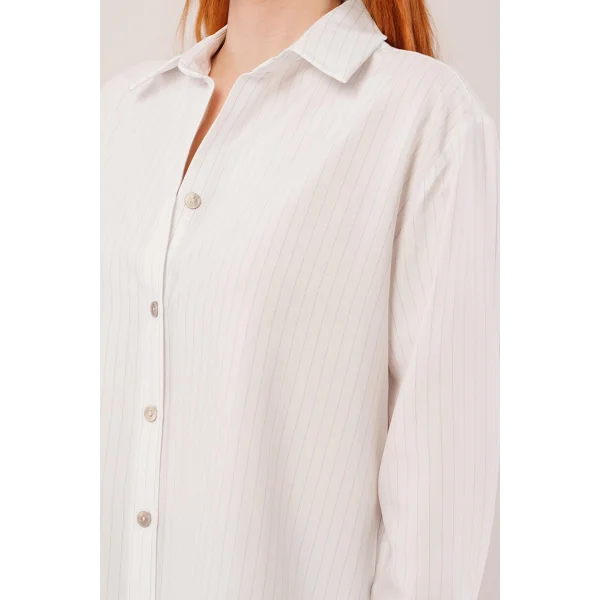 İnce Çizgi Detaylı Beyaz Gömlek
