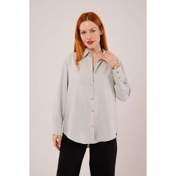 İnce Çizgi Detaylı Gri Gömlek