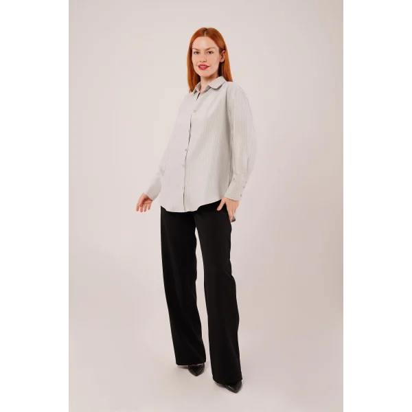 İnce Çizgi Detaylı Gri Gömlek