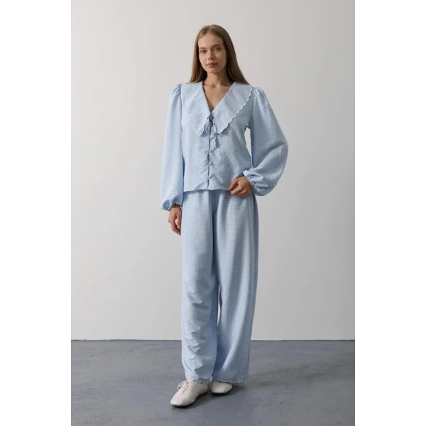 İşlemeli Bebe Yakalı Pantolon Takım - Bebe Mavisi