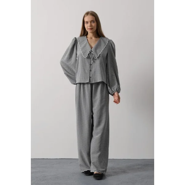 İşlemeli Bebe Yakalı Pantolon Takım - Siyah