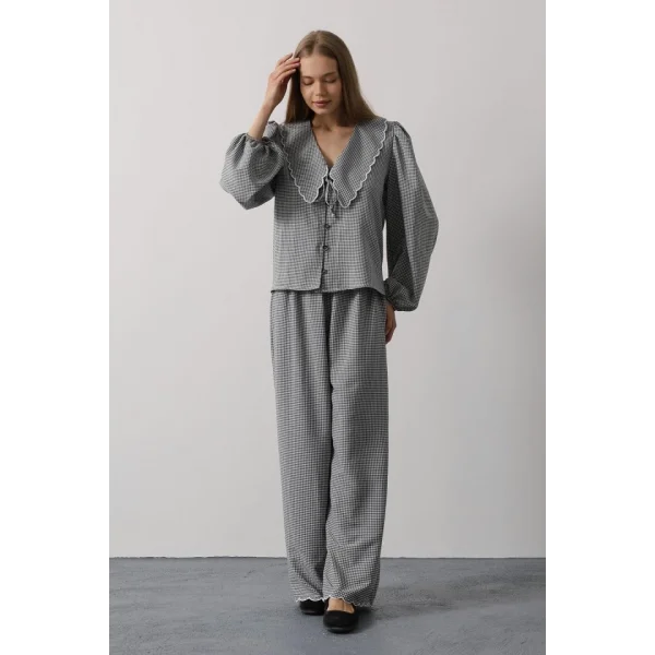 İşlemeli Bebe Yakalı Pantolon Takım - Siyah