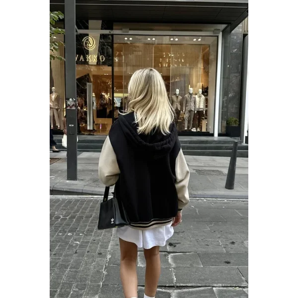 iyah Kapüşonlu Kolej ont