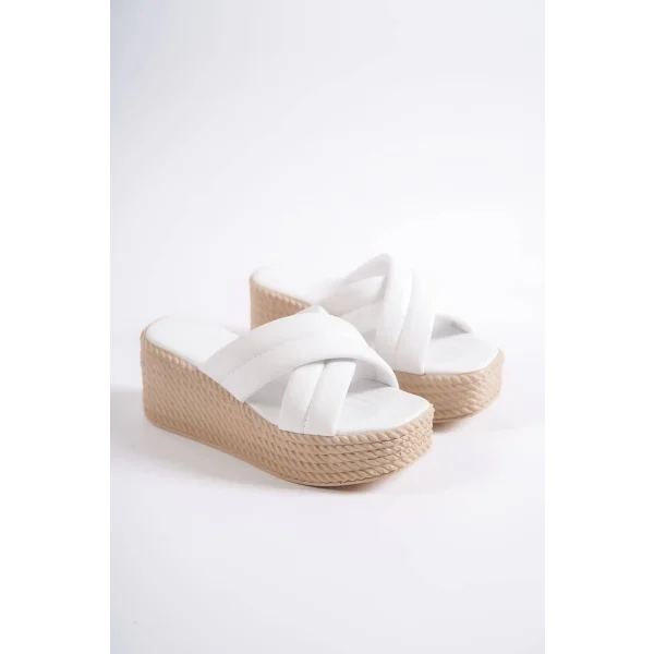 JOYMIX Dolgu Topuklu Ortopedik Taban Hasır Görünümlü Kadın Terlik CKT - Beyaz