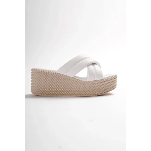 JOYMIX Dolgu Topuklu Ortopedik Taban Hasır Görünümlü Kadın Terlik CKT - Beyaz