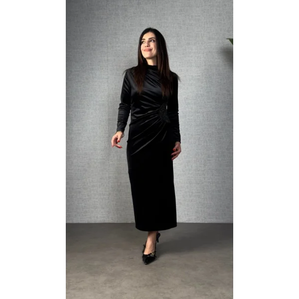 Kadı Uzun Kollu Omuzdan Büzgülü Yandan Taş Detaylı Uzun Kadife Elbise