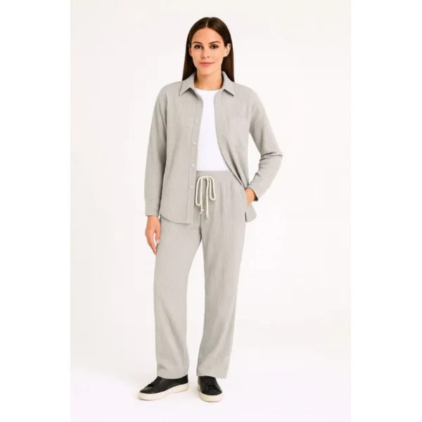 Kadife Oversize Takım – Gömlek Ve Pantolon İkili Set Füme Corduroy Şıklığı, Rahat Ve Zarif Duruş Yumuşak Dokulu Kadife Kumaş, Düğmeli Gömlek Üst Ve Lastikli Pantolon Alt Parça Ile Gün Boyu Konfor- Gri