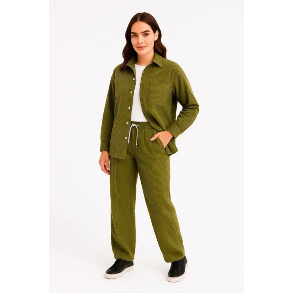 Kadife Oversize Takım – Gömlek Ve Pantolon İkili Set Füme Corduroy Şıklığı, Rahat Ve Zarif Duruş Yumuşak Dokulu Kadife Kumaş, Düğmeli Gömlek Üst Ve Lastikli Pantolon Alt Parça Ile Gün Boyu Konfor- Haki