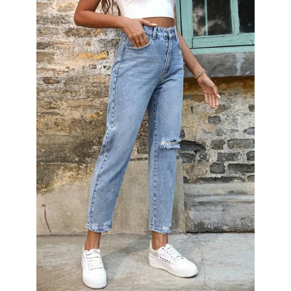 Kadın Açık Mavi Yırtık Mom Fit Kot Pantolon