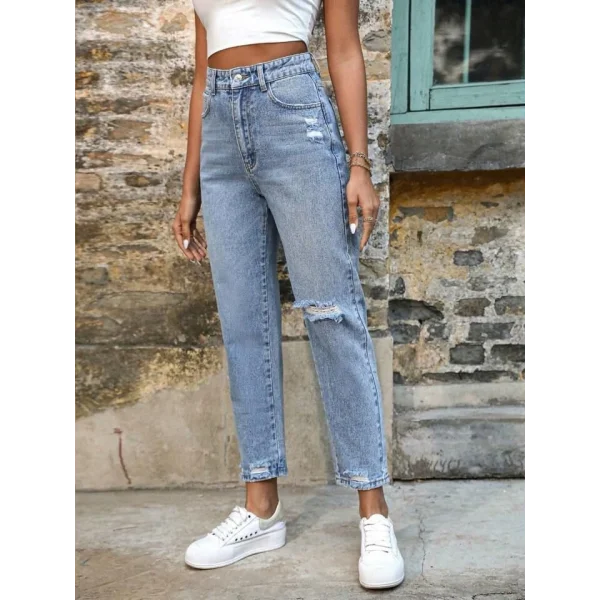 Kadın Açık Mavi Yırtık Mom Fit Kot Pantolon