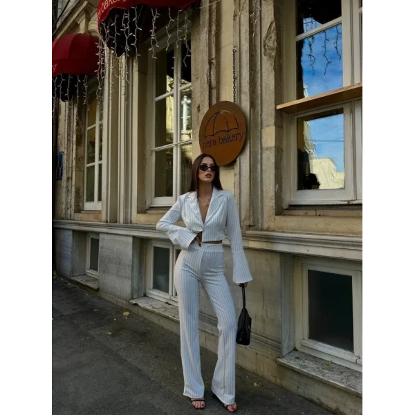 Kadın anşet Yaka Ispanyol Kol çizgi Detay Kısa Ceket Ve Yüksek Bel Ispanyol Paça Pantolon Ikili Takım