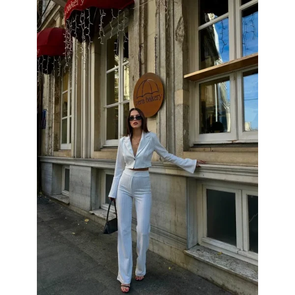 Kadın anşet Yaka Ispanyol Kol çizgi Detay Kısa Ceket Ve Yüksek Bel Ispanyol Paça Pantolon Ikili Takım