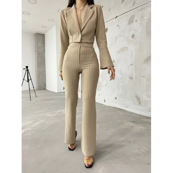 Kadın anşet Yaka Ispanyol Kol çizgi Detay Kısa Ceket Ve Yüksek Bel Ispanyol Paça Pantolon Ikili Takım