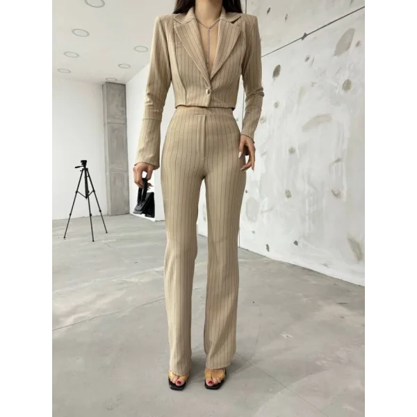 Kadın anşet Yaka Ispanyol Kol çizgi Detay Kısa Ceket Ve Yüksek Bel Ispanyol Paça Pantolon Ikili Takım