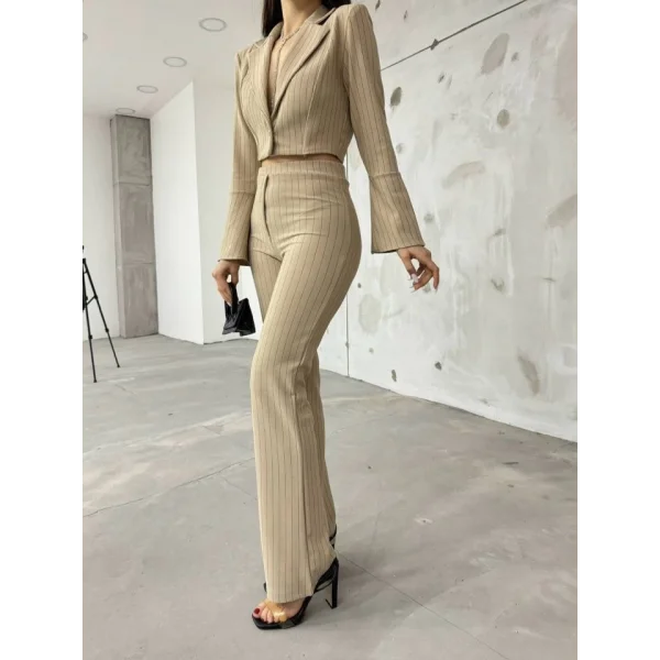 Kadın anşet Yaka Ispanyol Kol çizgi Detay Kısa Ceket Ve Yüksek Bel Ispanyol Paça Pantolon Ikili Takım