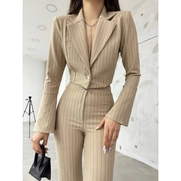 Kadın anşet Yaka Ispanyol Kol çizgi Detay Kısa Ceket Ve Yüksek Bel Ispanyol Paça Pantolon Ikili Takım