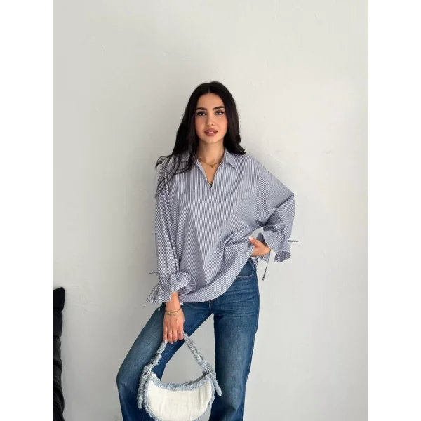 Kadın Arkası Asimetrik Yırtmaç Kesim Detaylı Cizgili Bluz Gömlek - Füme