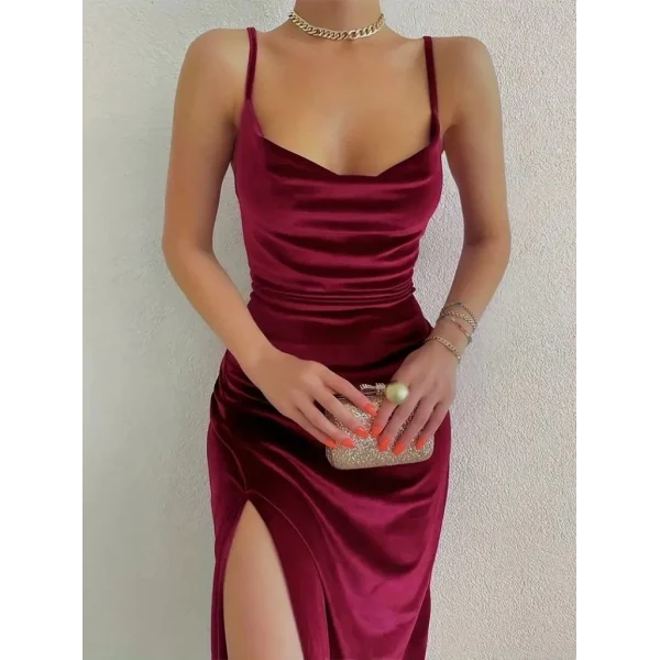 Kadın Askılı Degaje Yakalı Yırtmaçlı Kadife Midi Elbise