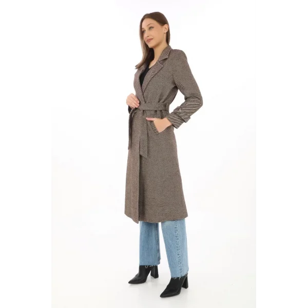 Kadın Balık Sırtı Kaşe Kaban – Uzun Boy Kruvaze Yaka Kuşaklı Astarlı Kışlık Tesettür Kaban, Yünlü Dokuma Kaşmir Kumaş, Cepli Rahat Oversize Kalıp Şık Modern Kaban Mont Modeli (Günlük ve Özel Gün Kombinlerine Uygun) - Vizon