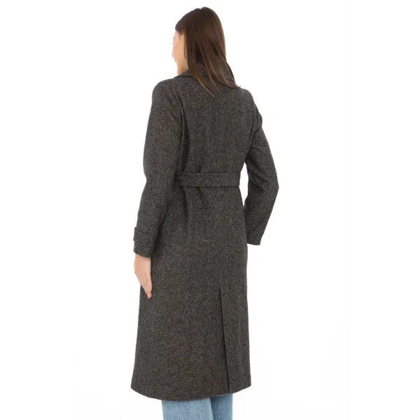 Kadın Balık Sırtı Yünlü Dokuma Kaşe Kaban – Kruvaze Yaka, Kuşaklı, Cepli, Astarlı Uzun Boy Tesettür Şık Kışlık Kaşe Kaban Modeli - Kahverengi