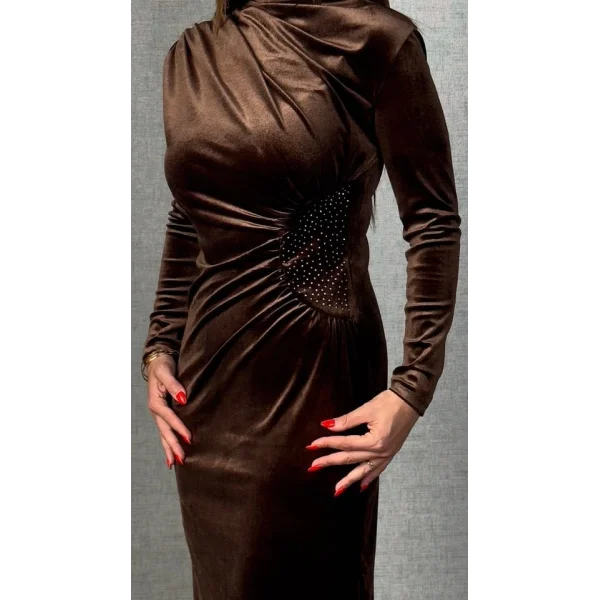 Kadın  Balıkçı Yaka Büzgü Ve Taş Işleme Detay Maxi Boy Kadife Elbise