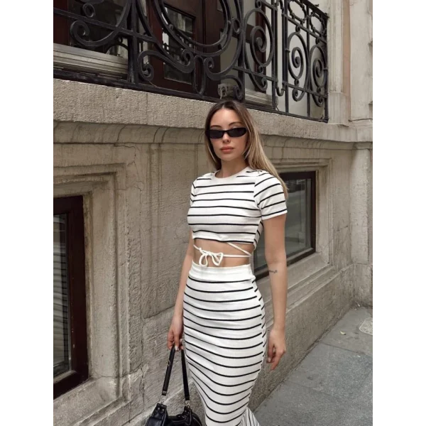 Kadın Bisiklet Yaka Bağcık Detay Crop Ve Yüksek Bel çizgi Desen Etek Ikili Takım