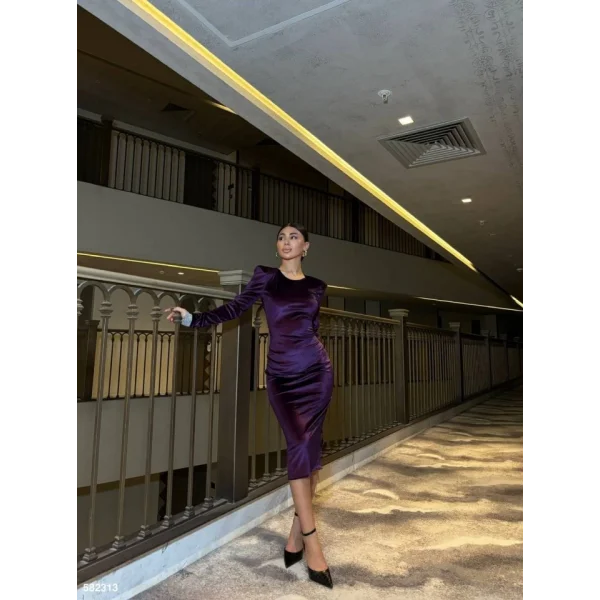 Kadın Bisiklet Yaka Vatkalı anşet Detay Kadife Kumaş idi Boy Elbise