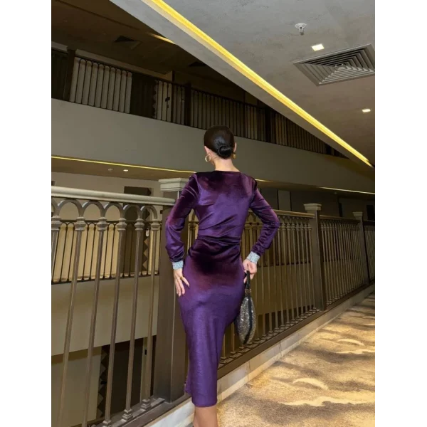 Kadın Bisiklet Yaka Vatkalı anşet Detay Kadife Kumaş idi Boy Elbise