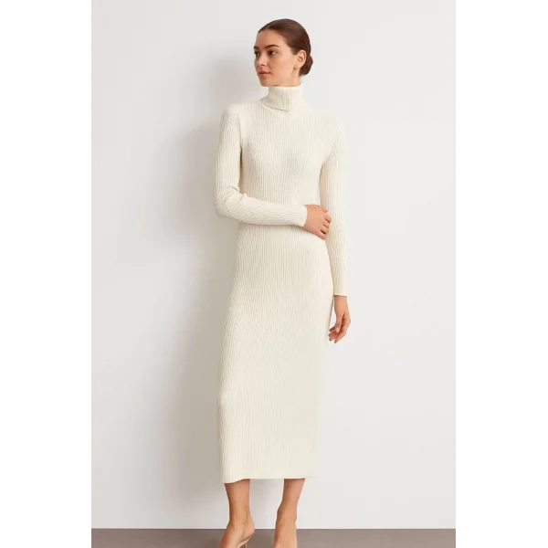 Kadın Boğazlı Triko Elbise – Uzun Fitilli Esnek Dokuma, Tam Kalıp, Kışlık & Baharlık Şık Rahat Stil, 130 cm Midi Boy Elbise - Beyaz