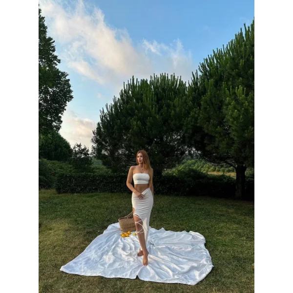 Kadın Büstiyer Ve Yüksek Bel Bacak Dekolteli Bağcık Detay idi Etek Ikili Takım