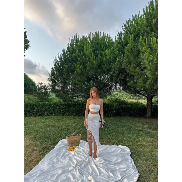 Kadın Büstiyer Ve Yüksek Bel Bacak Dekolteli Bağcık Detay idi Etek Ikili Takım